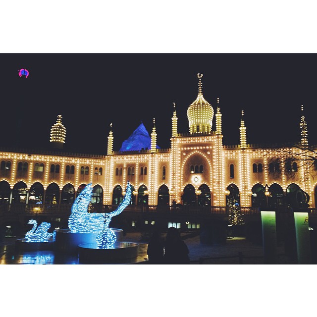 Christmas Tivoli, looking dashing as always #Tivoli #Christmas #jul #lights #christmaslights #Copenhagen #Denmark #visitcopenhagen #mycph #mitkbh